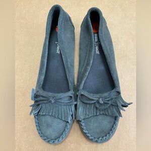 Minnetonka moccasins. US 9.5
